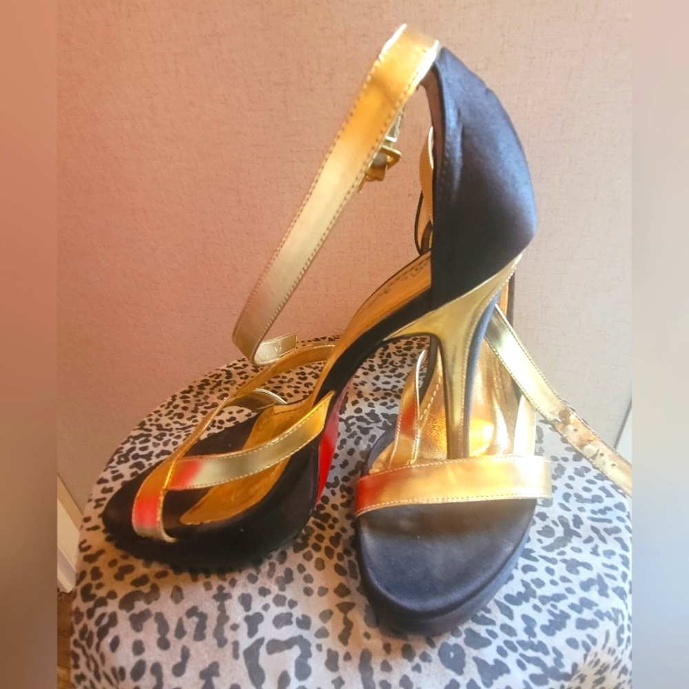 GUC Sergio Zelcer Gold and black heels size 6